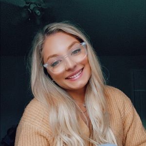 Meet your Posher, Danielle